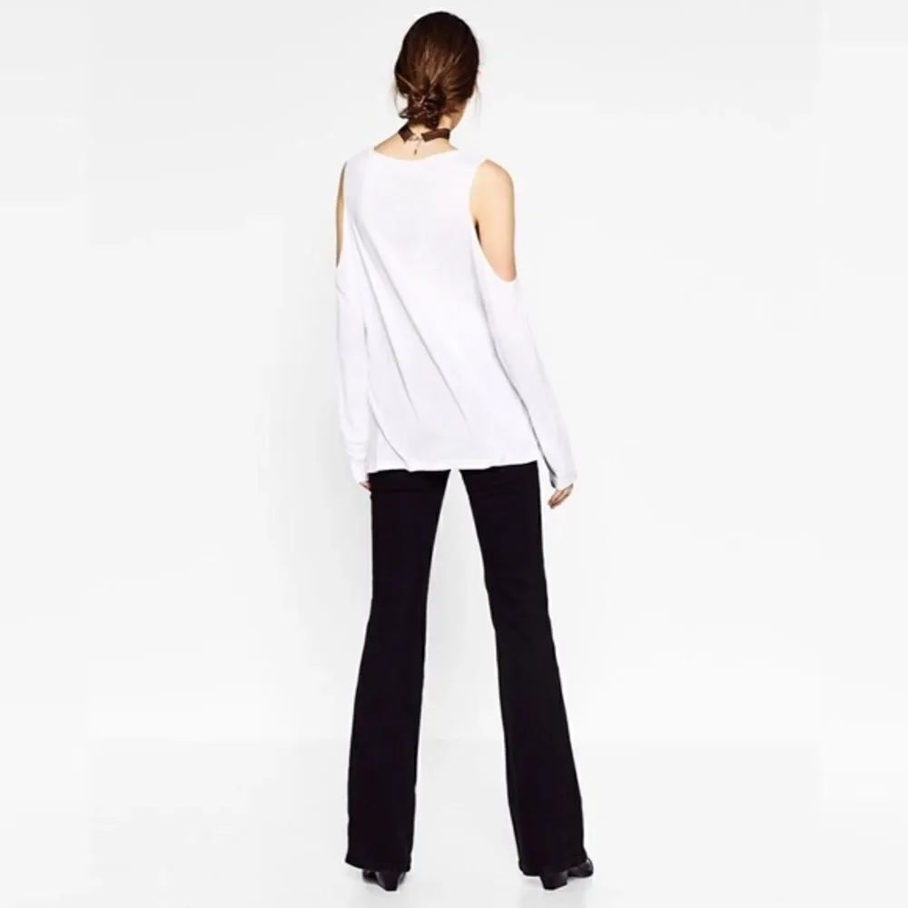 ✨Top With Shoulder Openings✨ - Picture 2 of 4